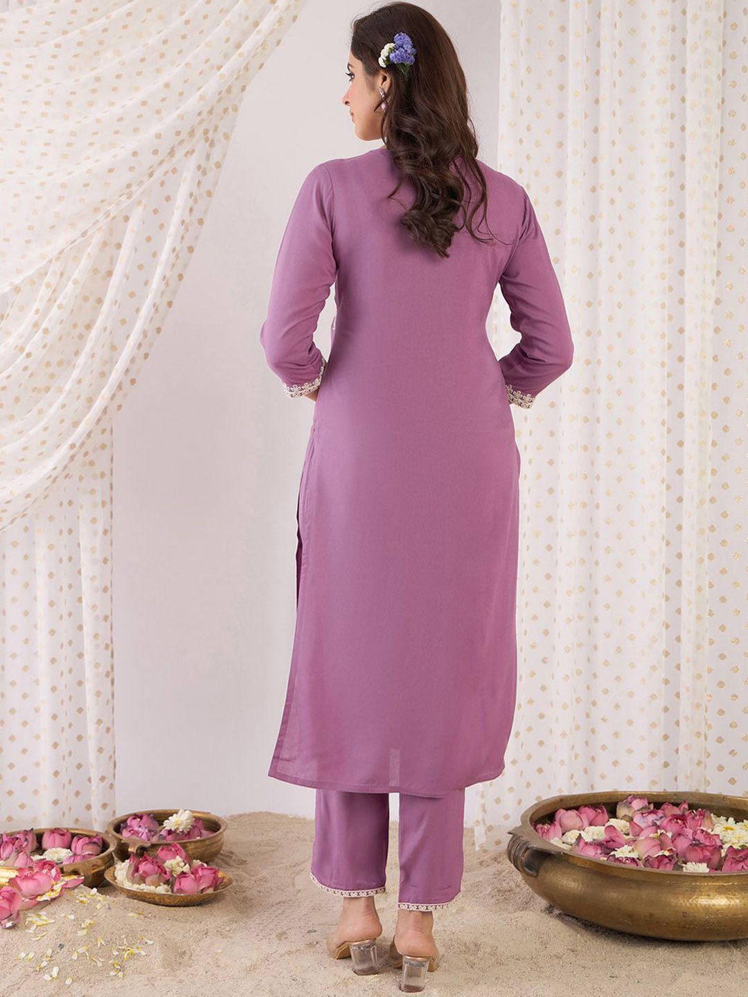 Indyancart IE Floral Embroidered Thread Work Straight Kurta With Trousers