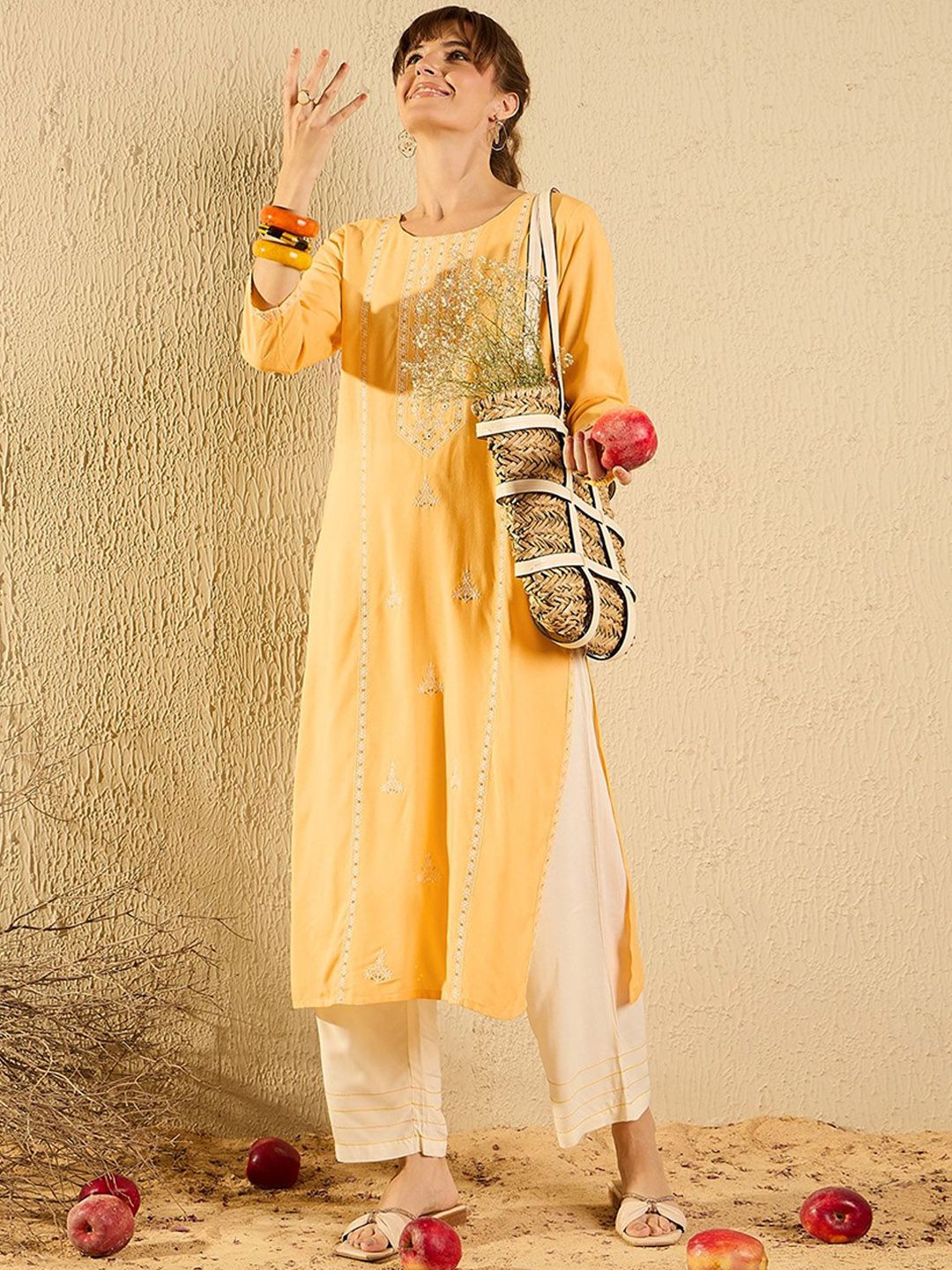 Indyancart IE Ethnic Motifs Embroidered Straight Kurta