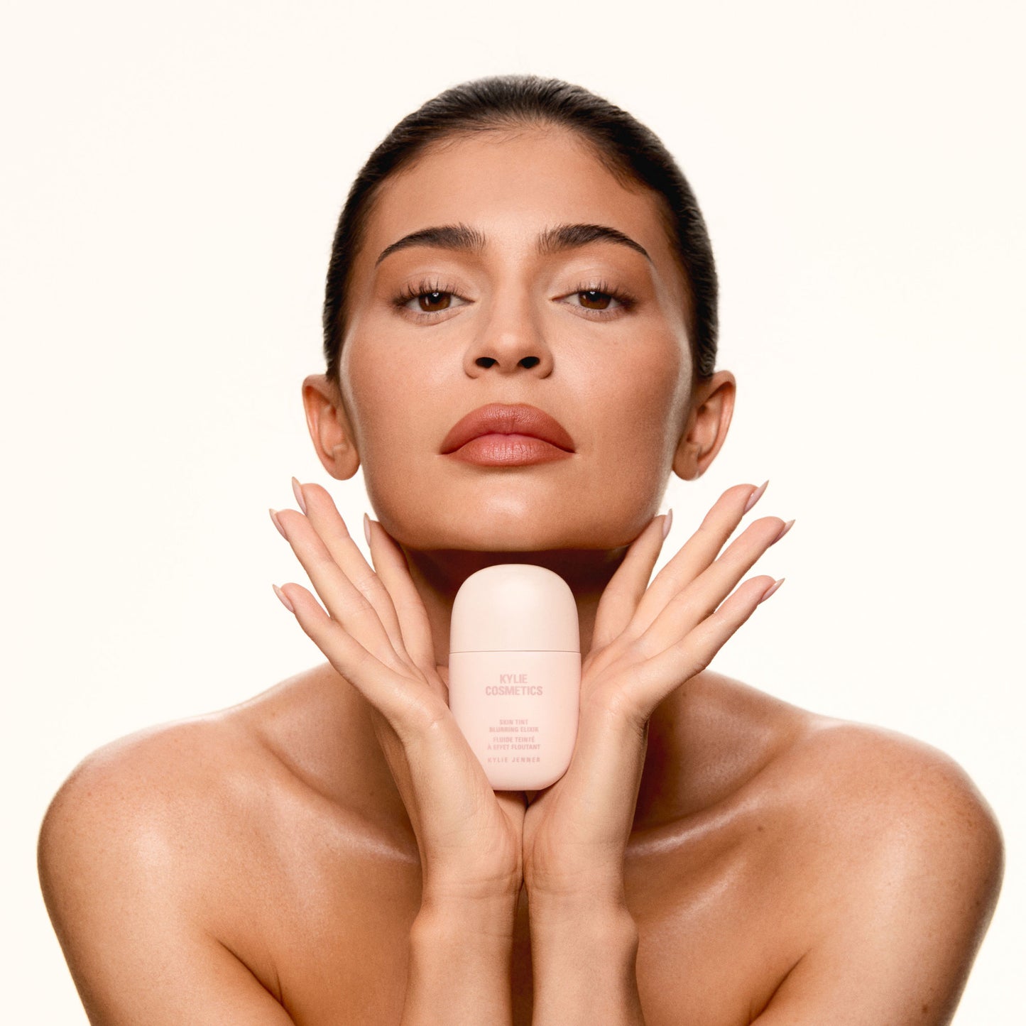 Kylie Cosmetics Skin Tint Liquid Foundation - 7W