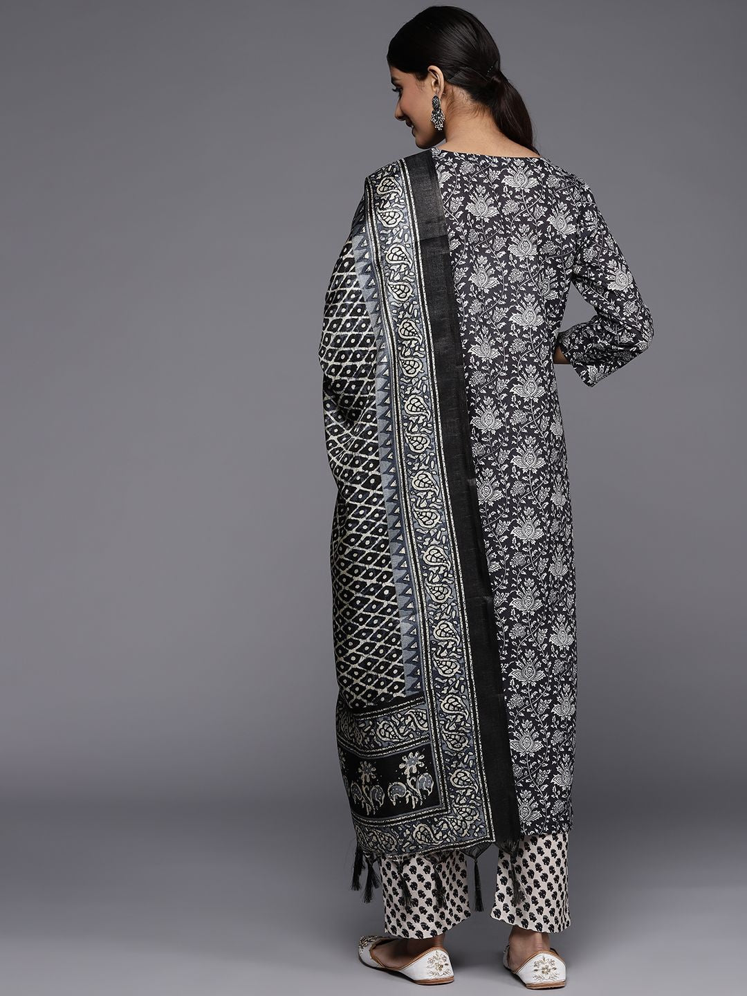 Indyancart VA Women's Black Floral Printed Kurta with Trousers & Dupatta