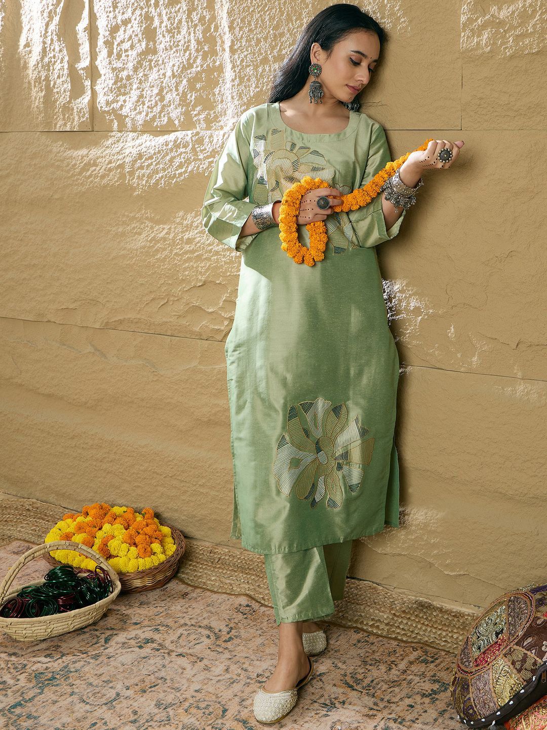 Indyancart IE Women Floral Embroidered Regular Thread Work Kurta with Trousers