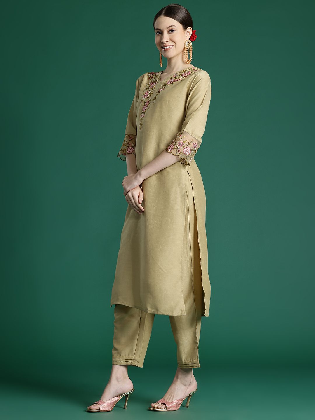 Indyancart IE Women Floral Embroidered Regular Thread Work Kurta with Trousers & With Dupatta