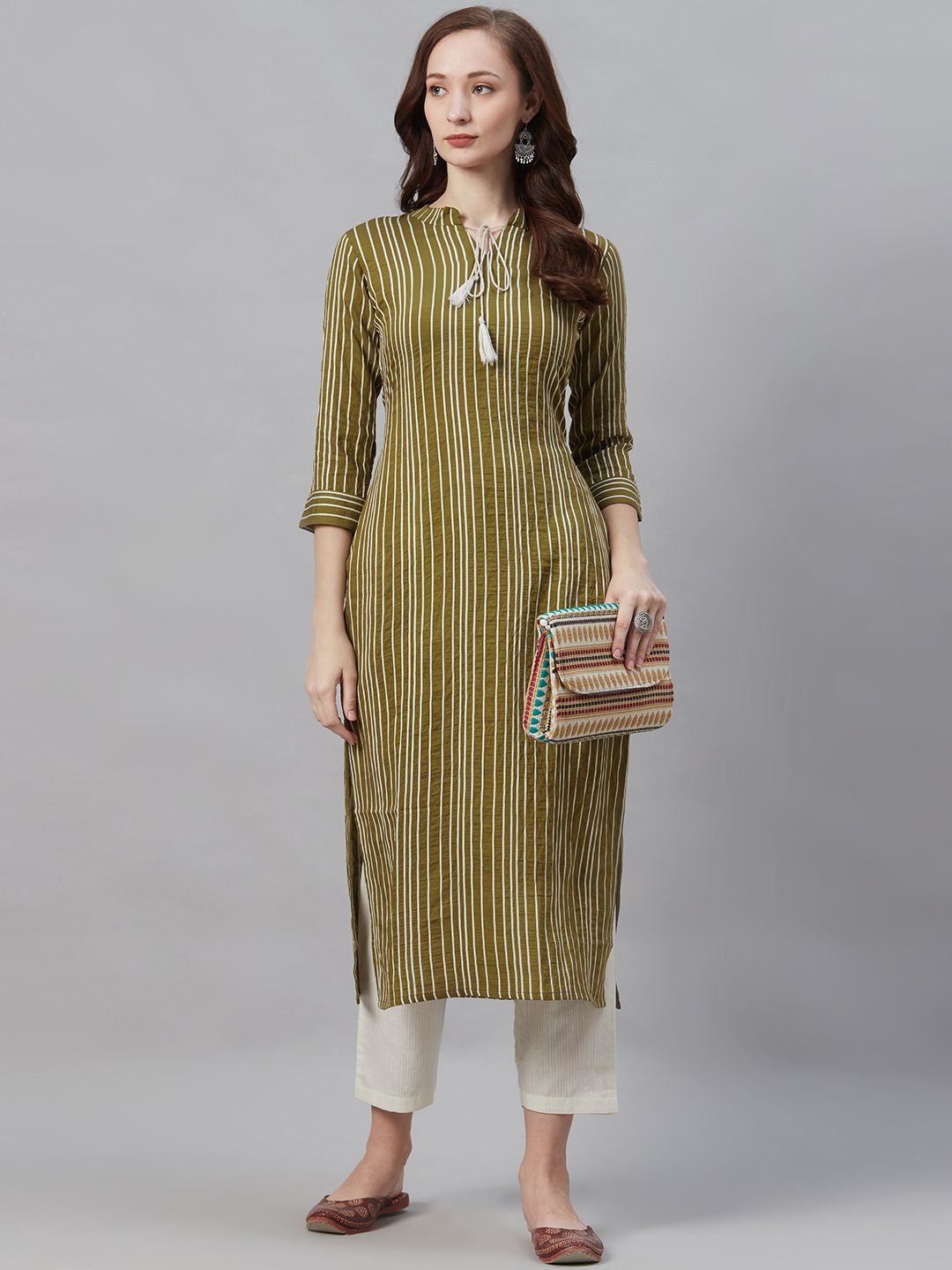 Indyancart IE Women Olive Green & White Striped Straight Kurta