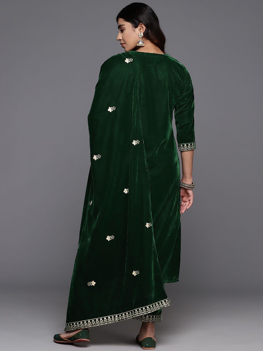 Indyancart VA Women'sWinter floral Zari Embroidered Velvet Kurta Set with Dupatta.