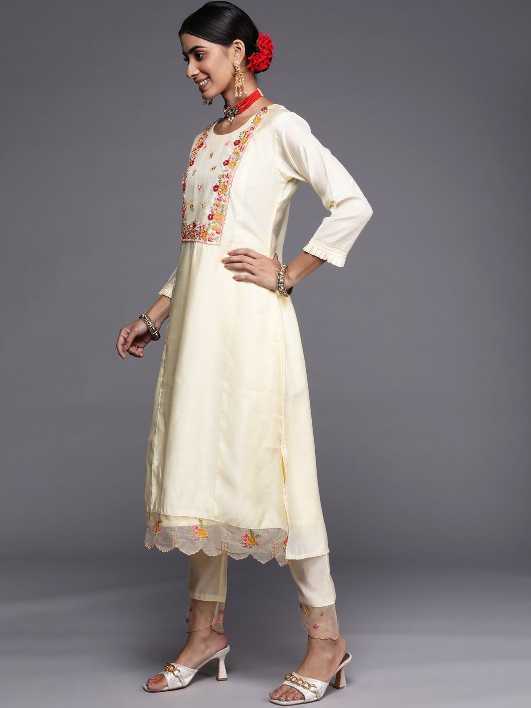 Dhiyona IE Women Cream-Coloured Floral Embroidered Thread Work Chanderi Cotton Kurta with Trousers & With