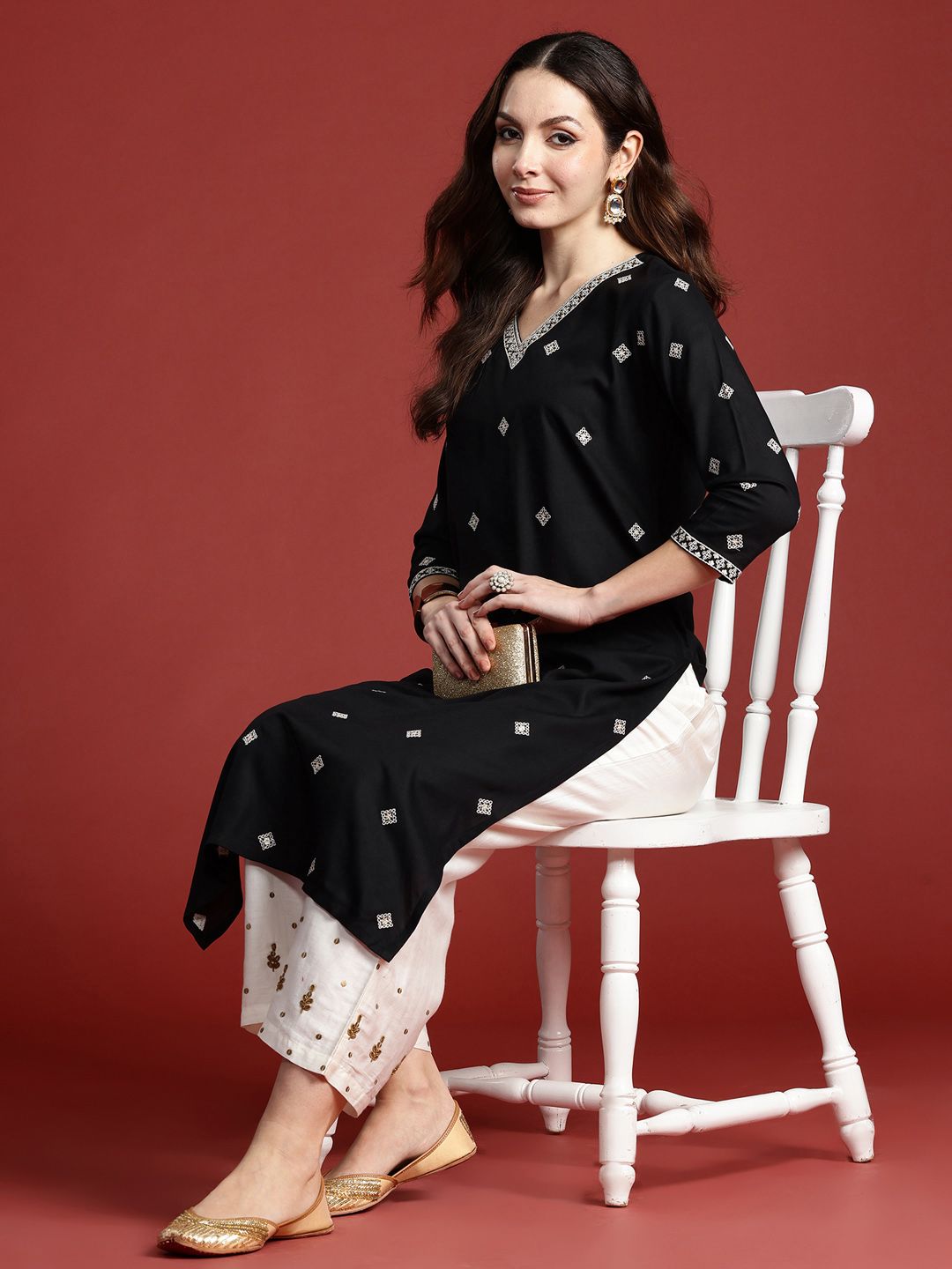 Indyancart IE Women Geometric Embroidered Sequinned Pure Cotton Kurta