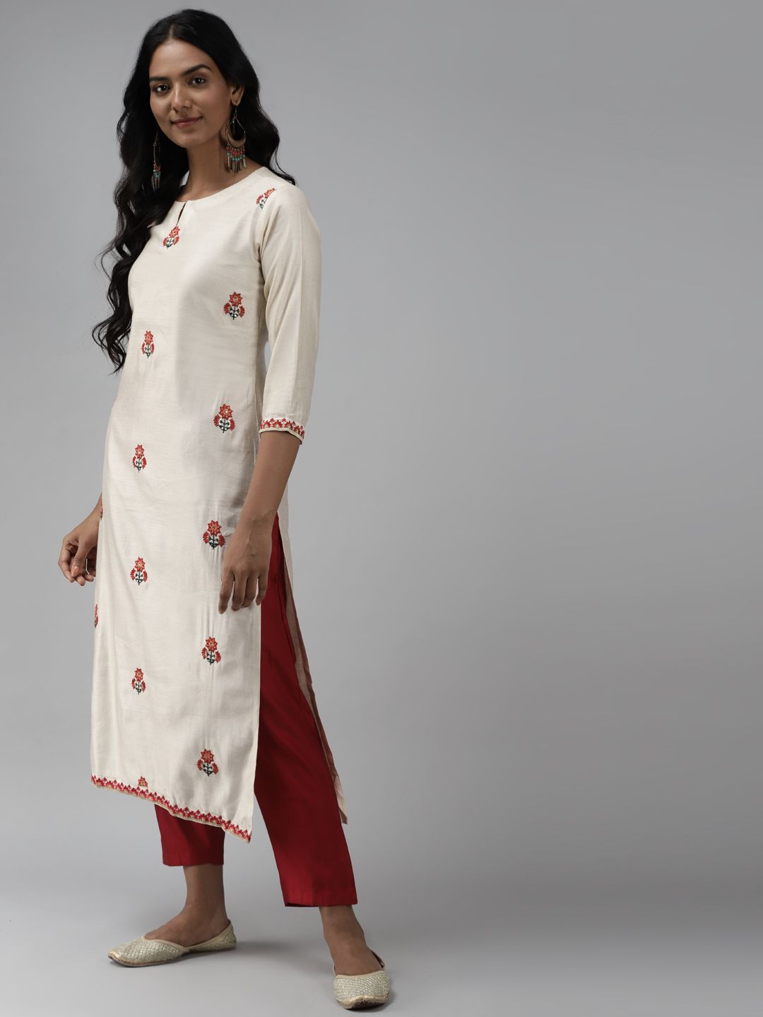 Indyancart IE Women Off White Solid Thread Work Liva Kurta with Trousers & Dupatta