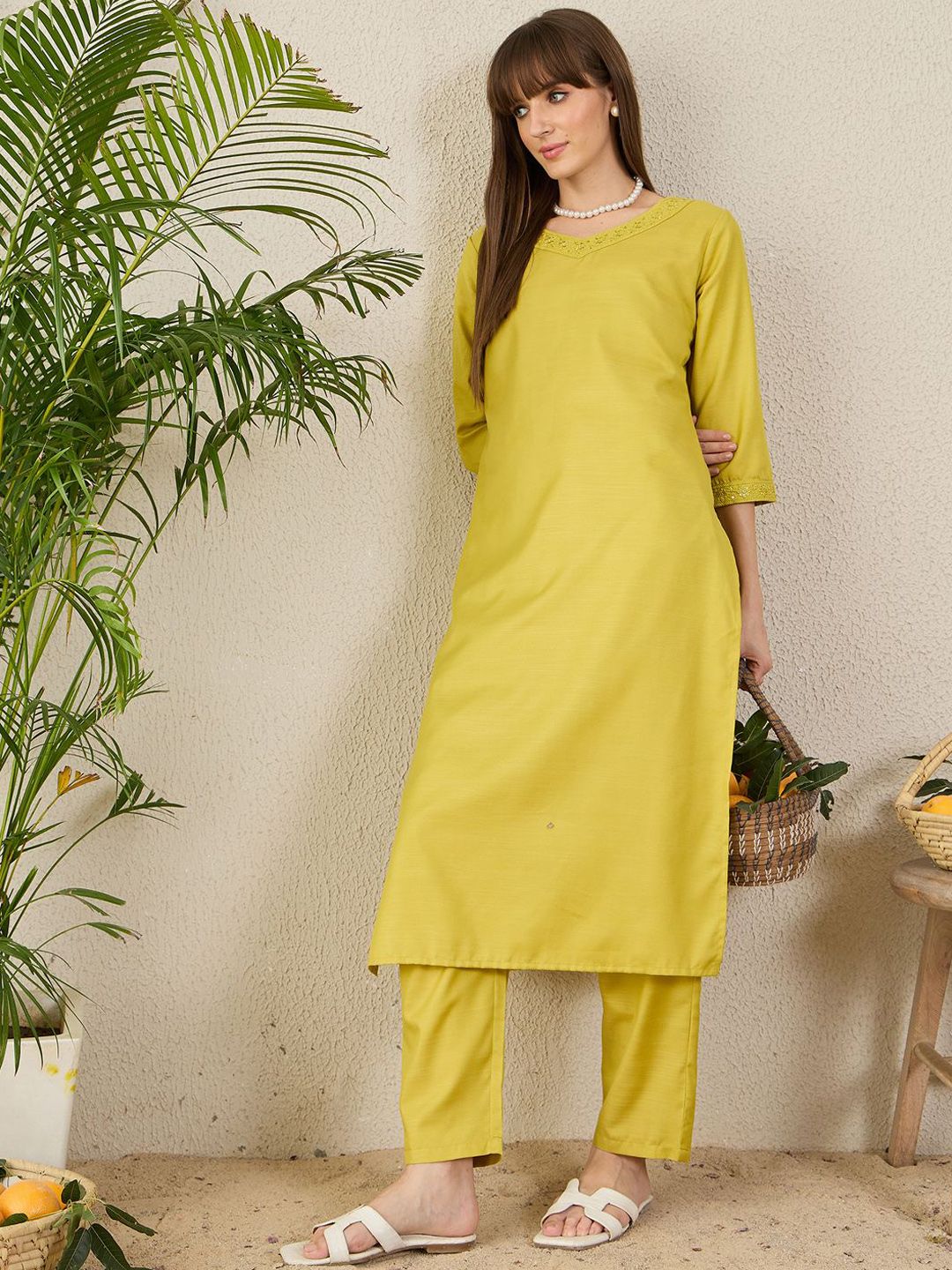 Dhiyona IE Embroidered Sequinned V-Neck Tunic With Trousers