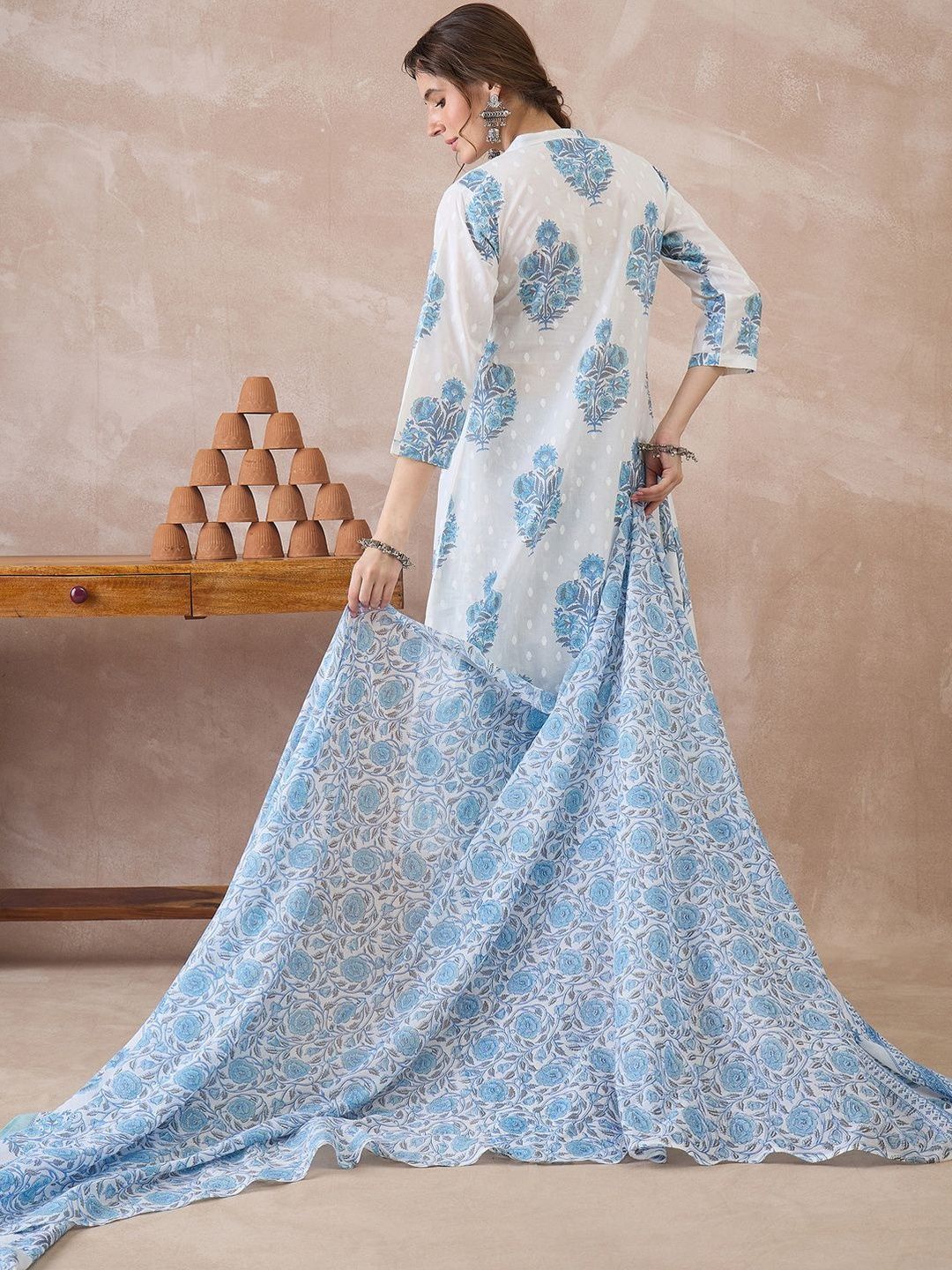 Women Floral Printed Regular Thread Work Pure Cotton Kurta with Trousers & With Dupatta