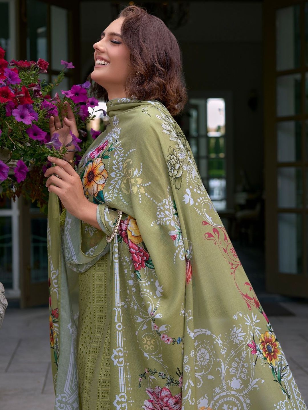 Women Embroidered Straight Pure Cotton Kurta Trousers With Dupatta set