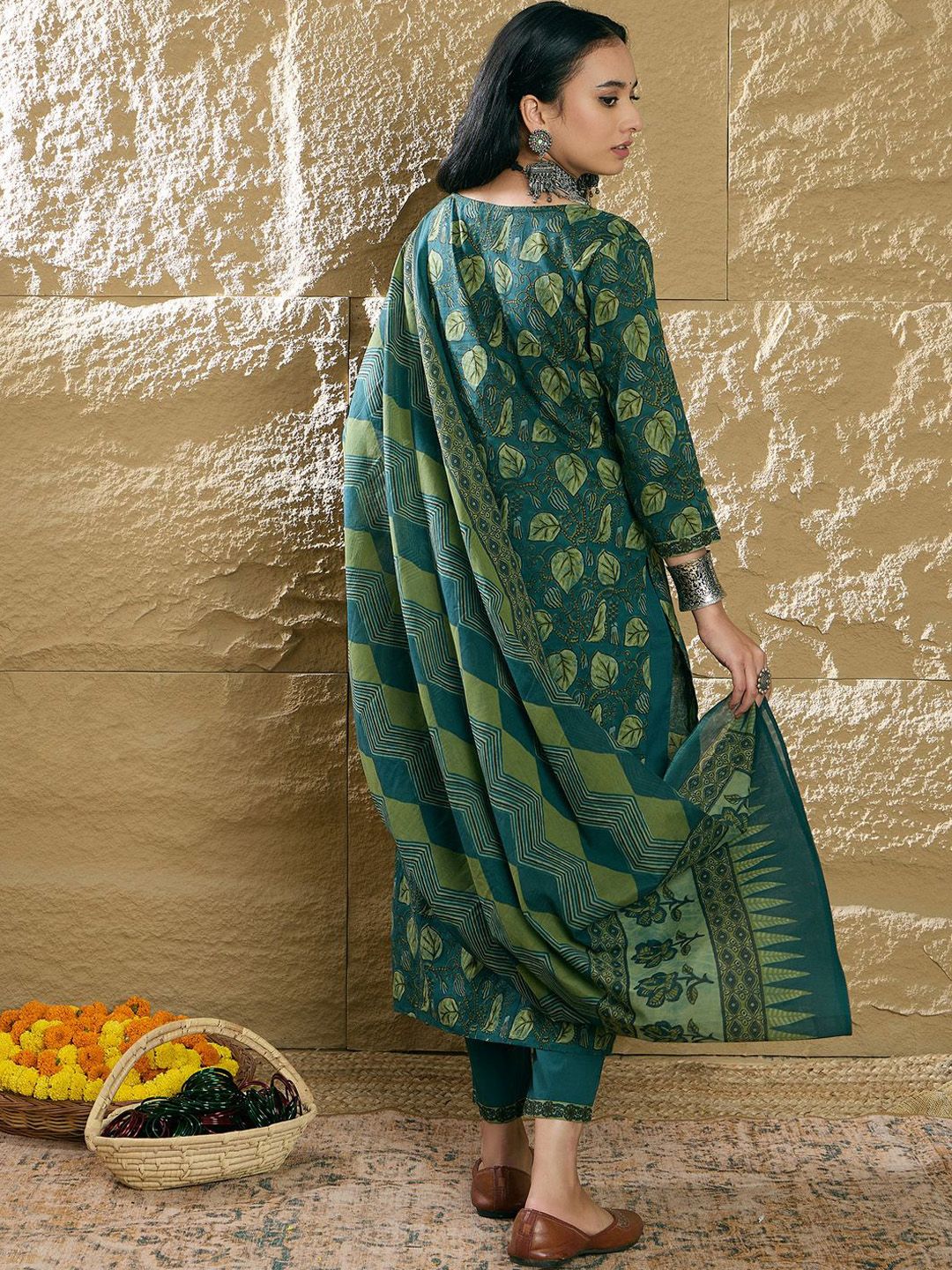 Dhiyona IE Women Floral Printed Regular Pure Cotton Kurta with Trousers & With Dupatta