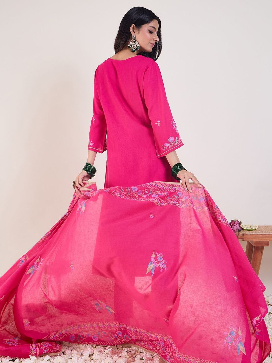 Floral Embroidered Regular Thread Work Kurta With Trousers & Dupatta