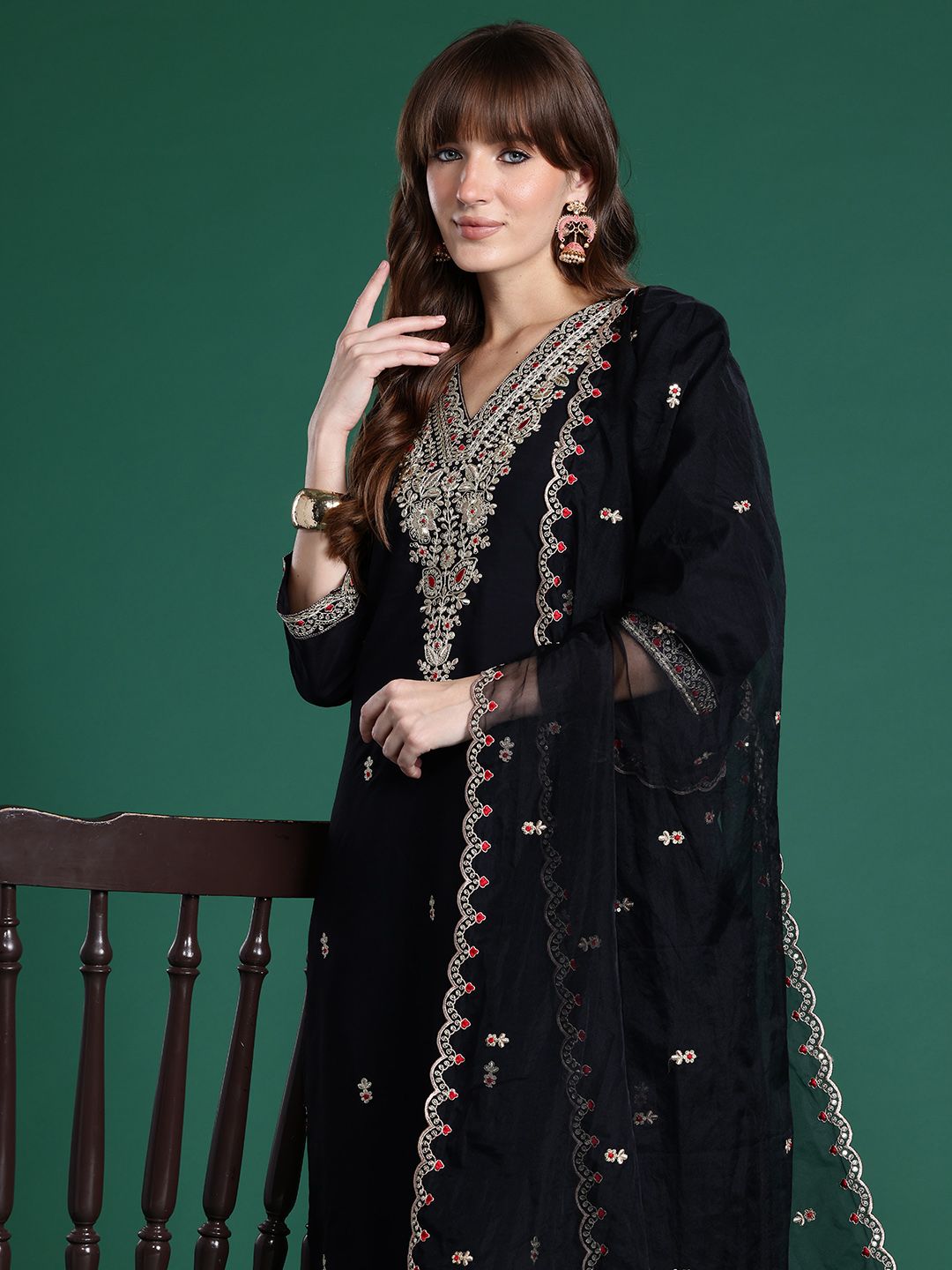 Indyancart IE Ethnic Motifs Embroidered Sequinned Kurta With Trousers & Dupatta