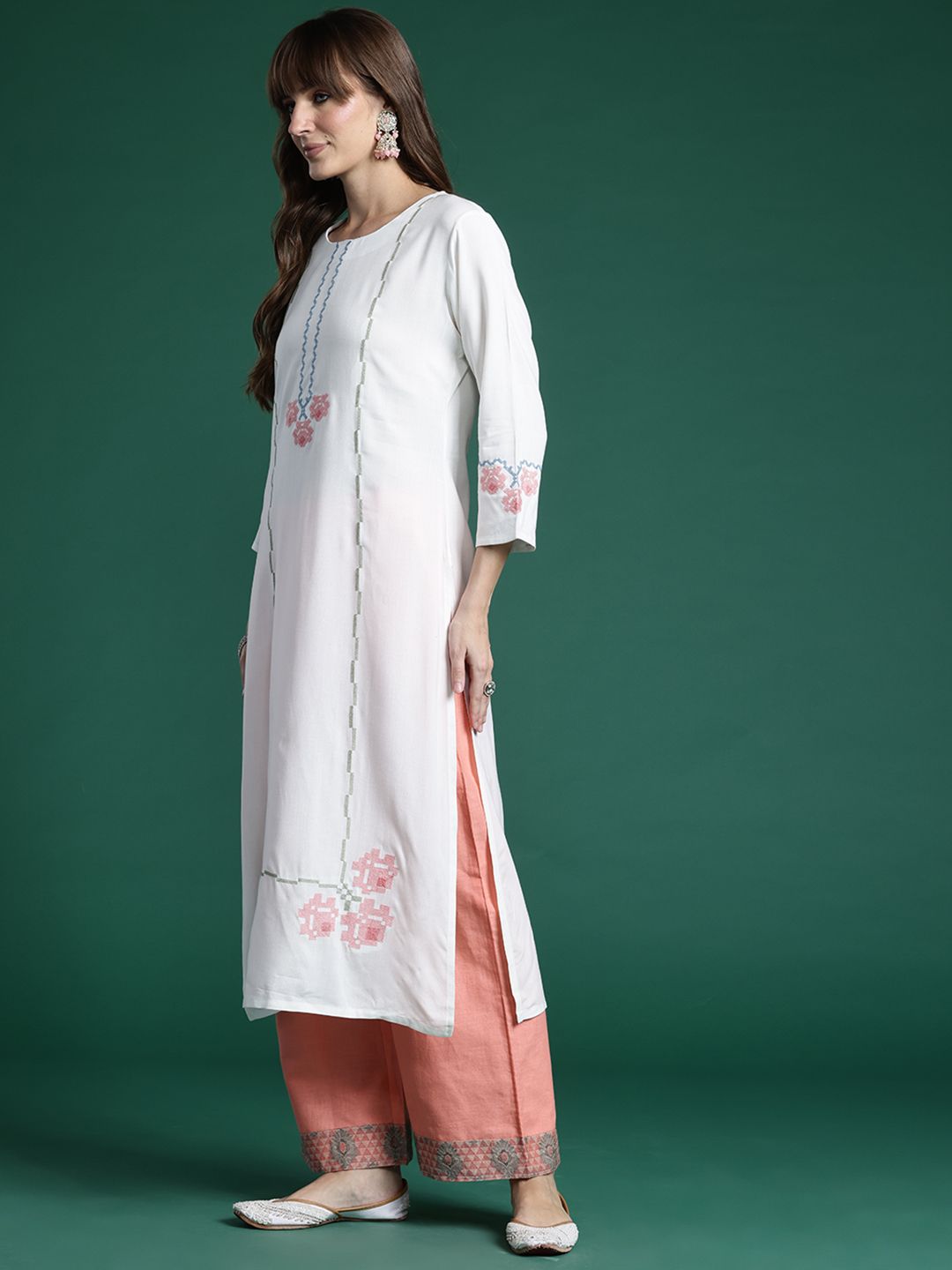 Indyancart IE Floral Embroidered Thread Work Kurta