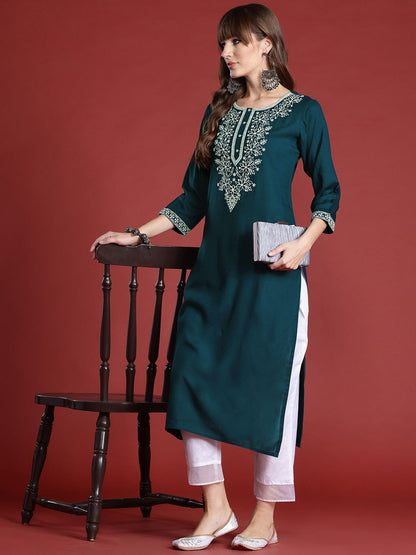 Indyancart IE Women Floral Embroidered Thread Work Kurta