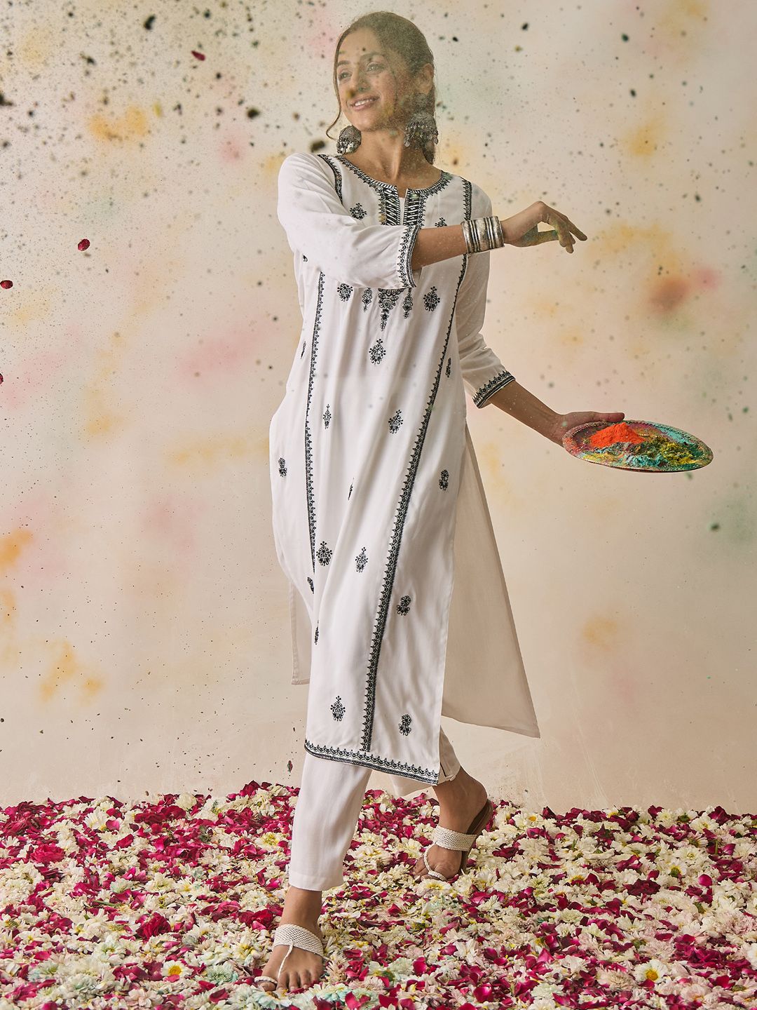 Indyancart IE Women Ethnic Motifs Embroidered Thread Work Floral Kurta