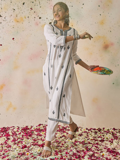 Indyancart IE Women Ethnic Motifs Embroidered Thread Work Floral Kurta