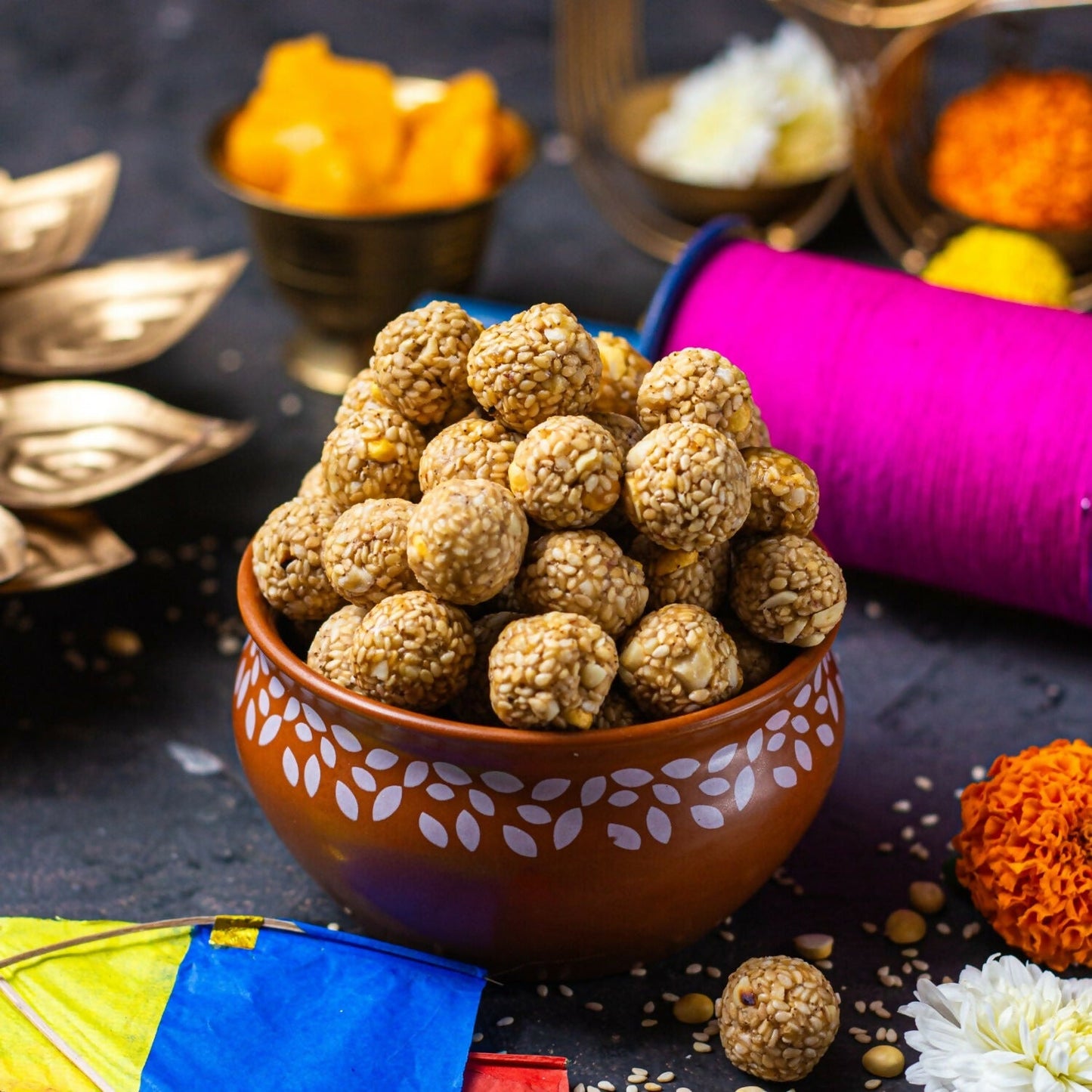 Patilkaki Til Ladoo