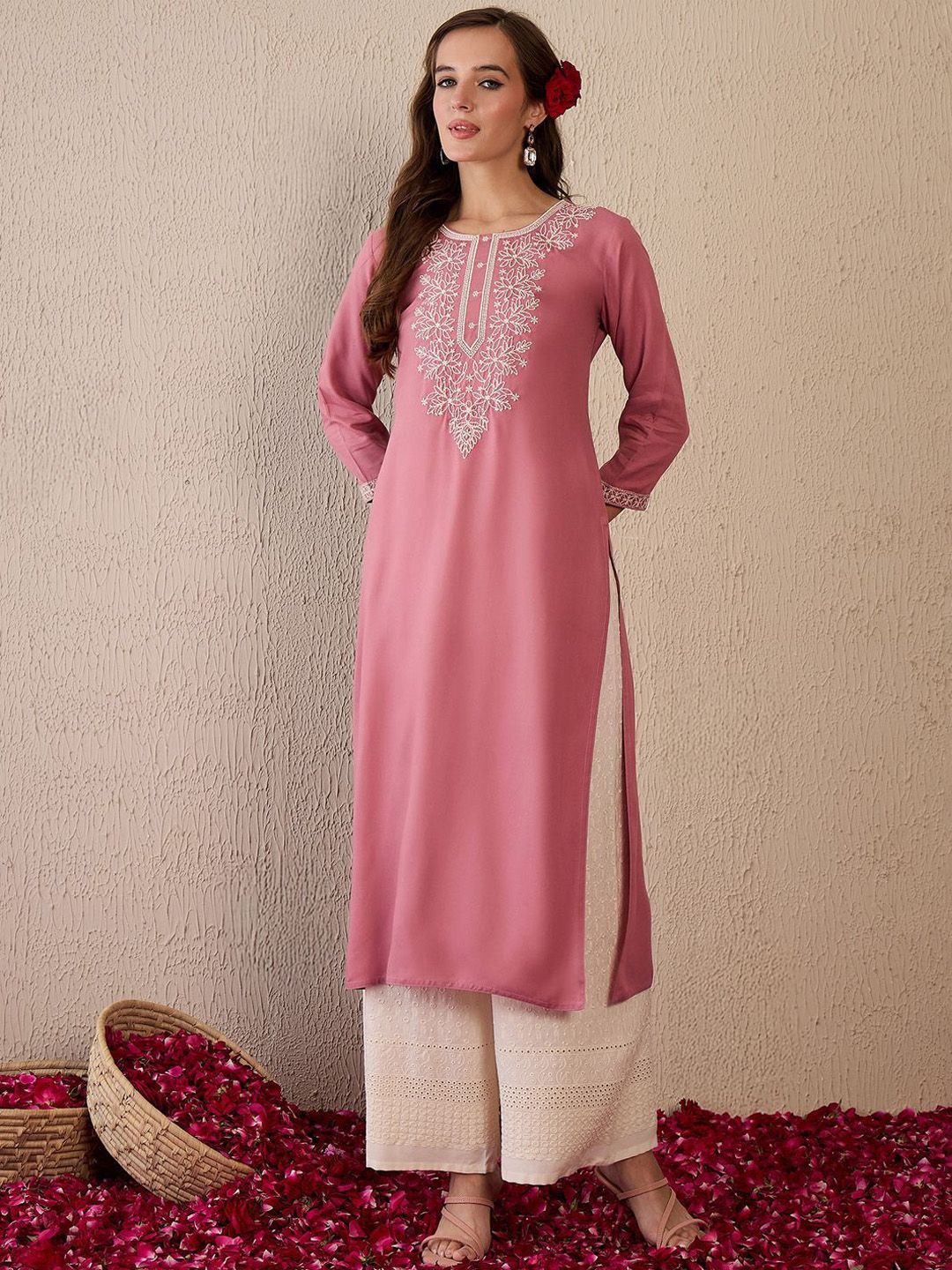 Indyancart IE Women Floral Embroidered Thread Work Kurta