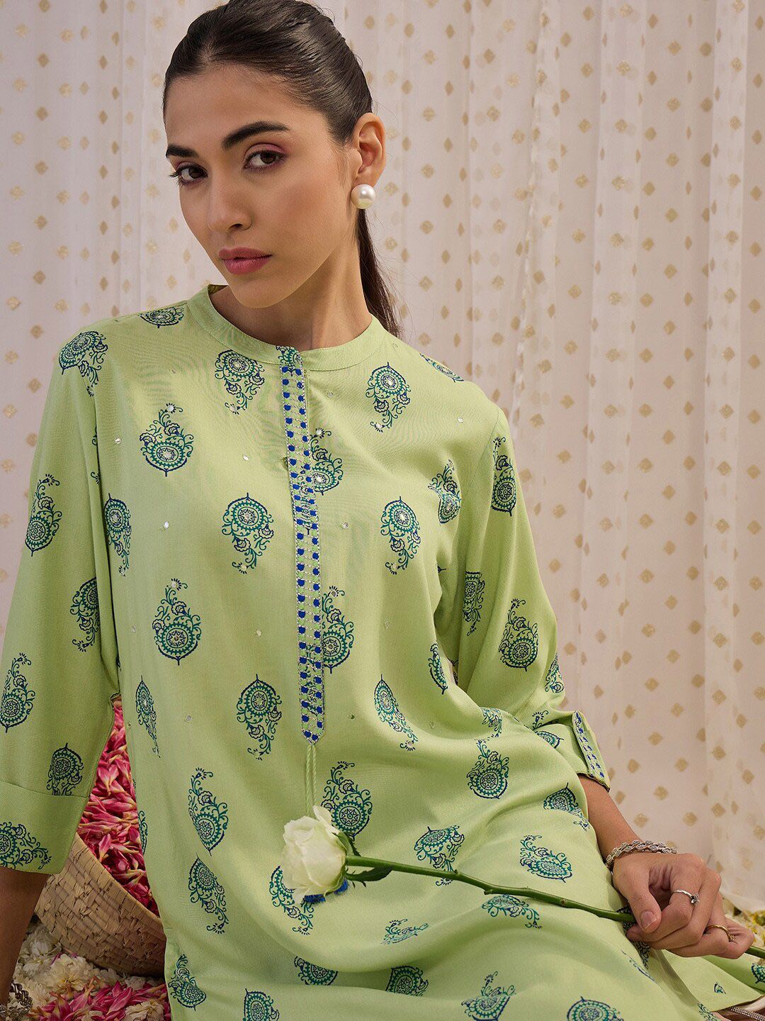 Dhiyona IE Green Floral Printed Mandarin Collar Straight Kurta