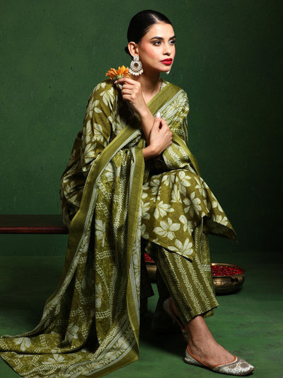 Indyancart VA Women'sFloral Printed V-Neck Straight Kurta With Trousers And Dupatta