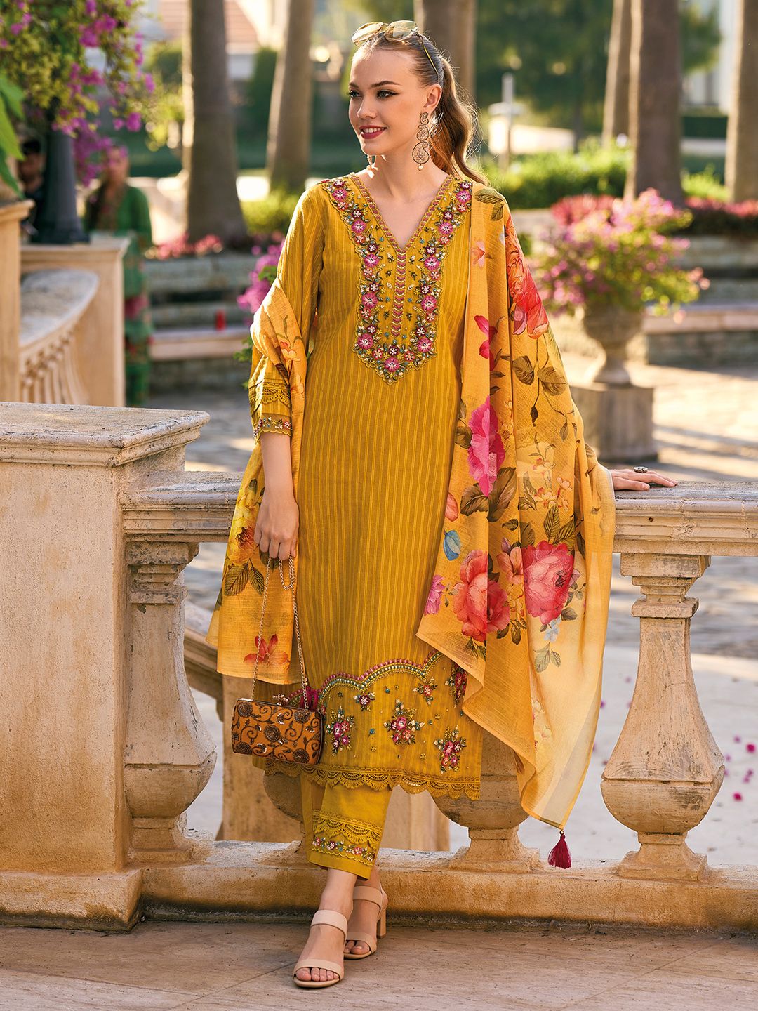 Floral Embroidered Regular Thread Work Pure Cotton Kurta with Trousers & Dupatta