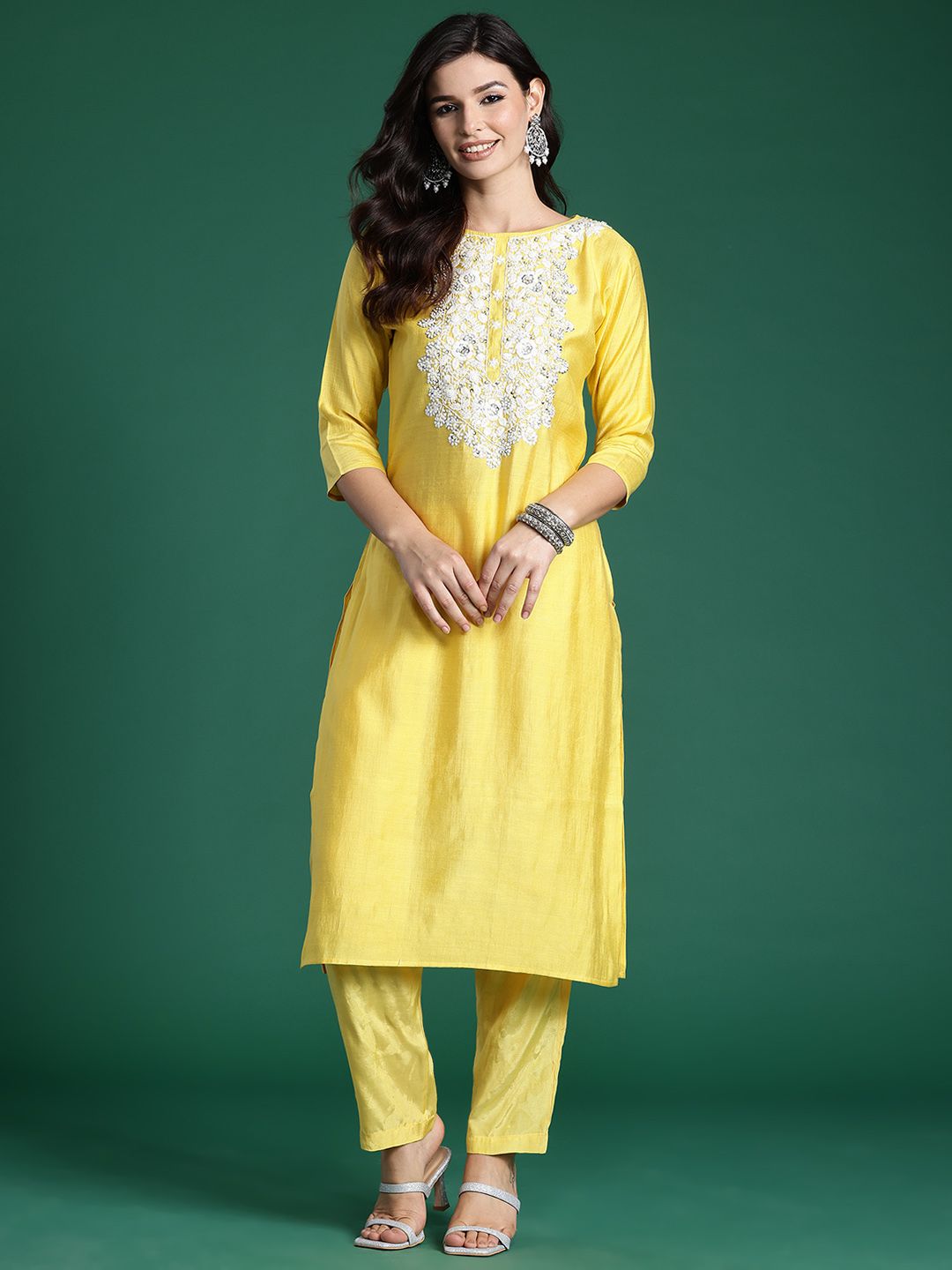 Indyancart IE Ethnic Motifs Embroidered Thread Work Kurta with Trousers