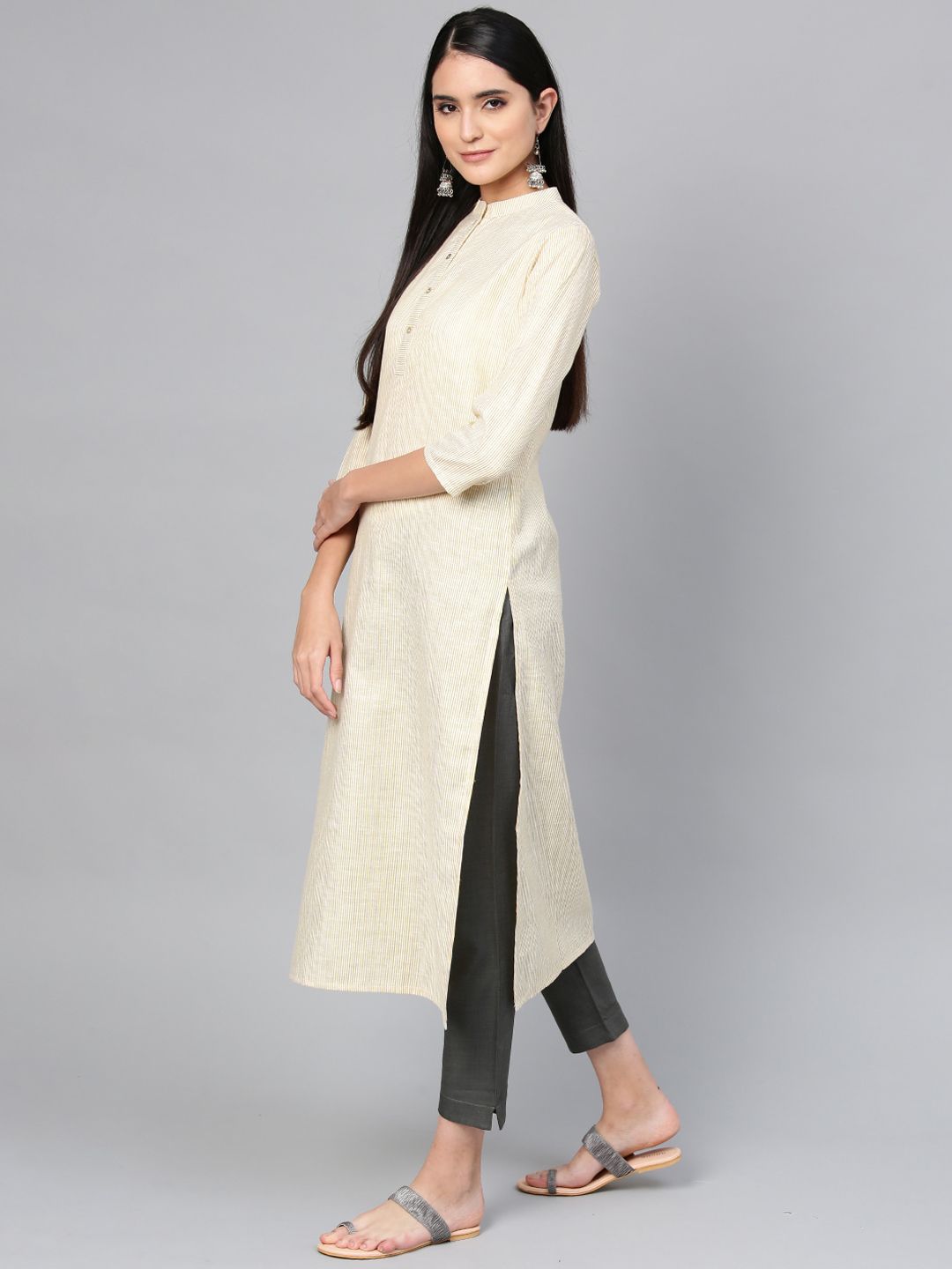 Indyancart IE Women Beige & White Striped Kurta