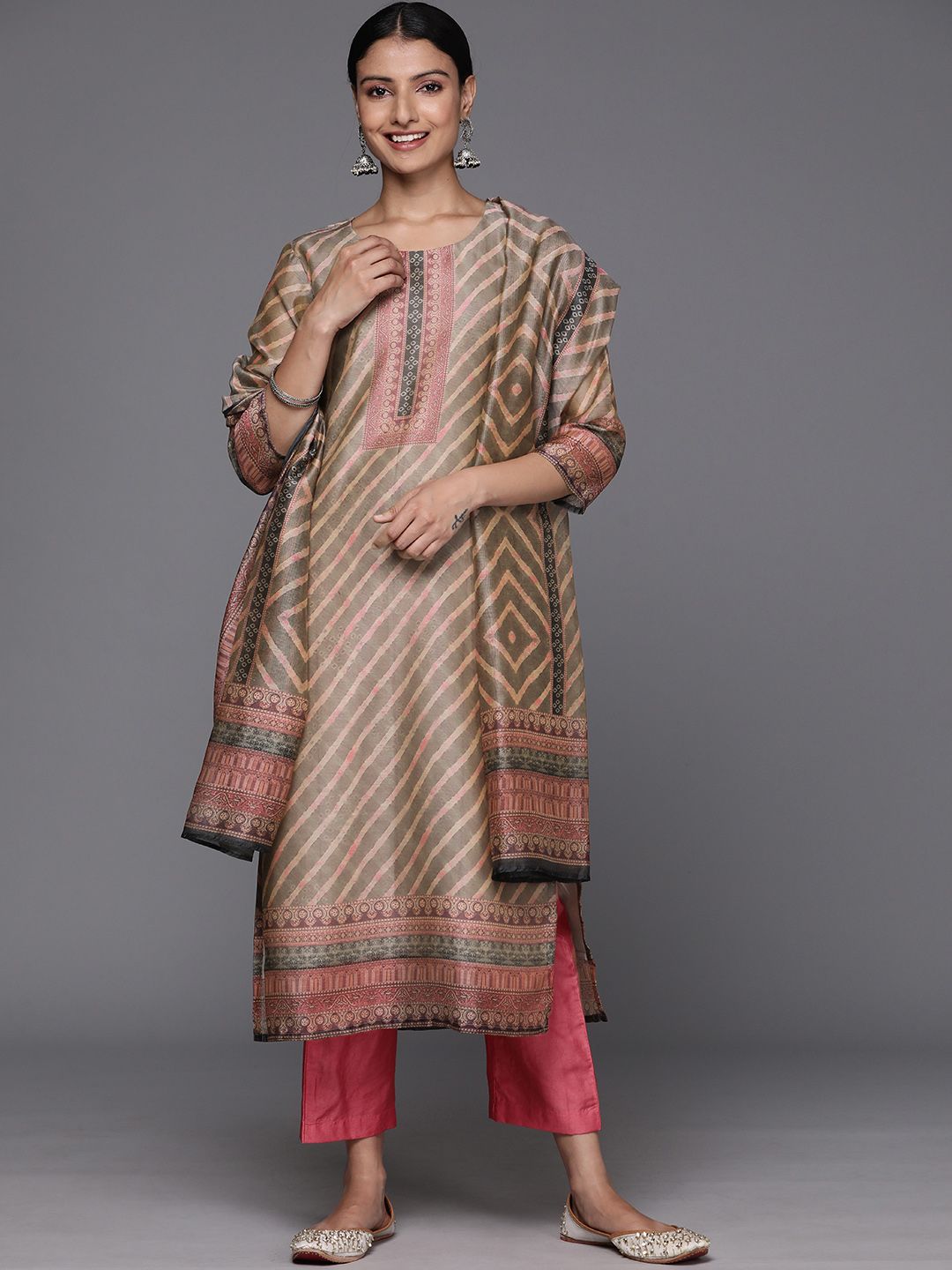 Indyancart VA Women's Leheriya Striped Regular Kurta with Trousers & Dupatta
