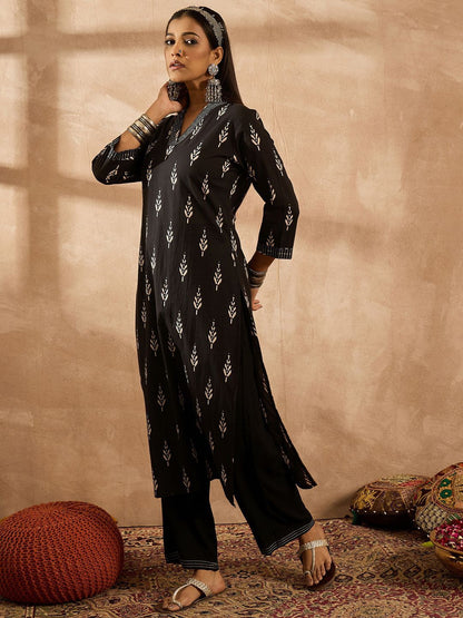 Dhiyona IE Floral Printed V-Neck Pure Cotton Sequinned Straight Kurta