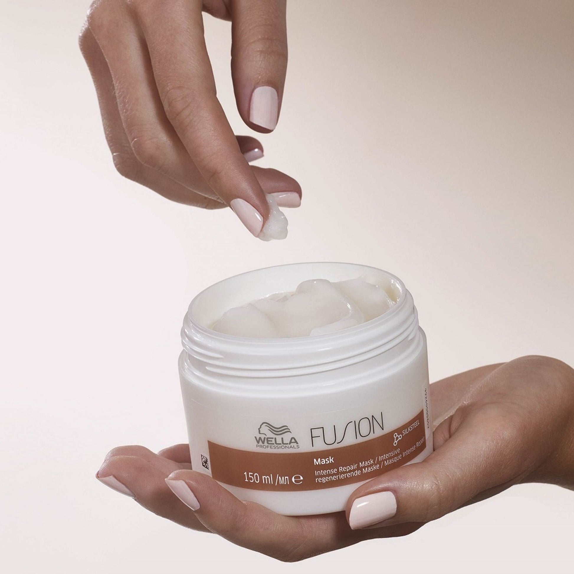 Wella Professionals Fusion Intense Repair Hair Mask for Frizzy & Damaged Hair with Silk Amino Acids