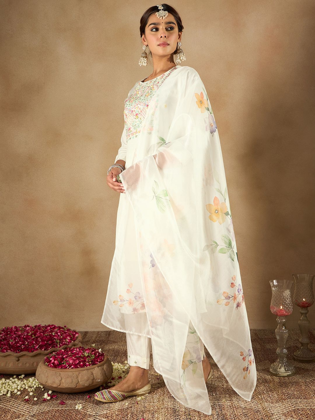 Dhiyona IE Women Floral Embroidered Regular Thread Work Kurta with Trousers & Dupatta