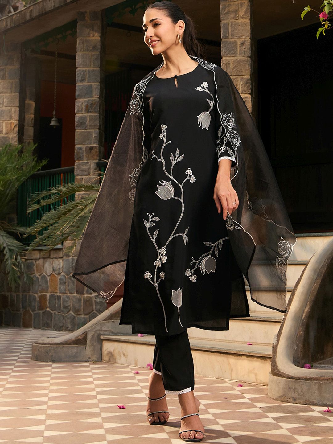 Indyancart IE Floral Embroidered Keyhole Neck Thread Work Kurta with Trousers & With Dupatta