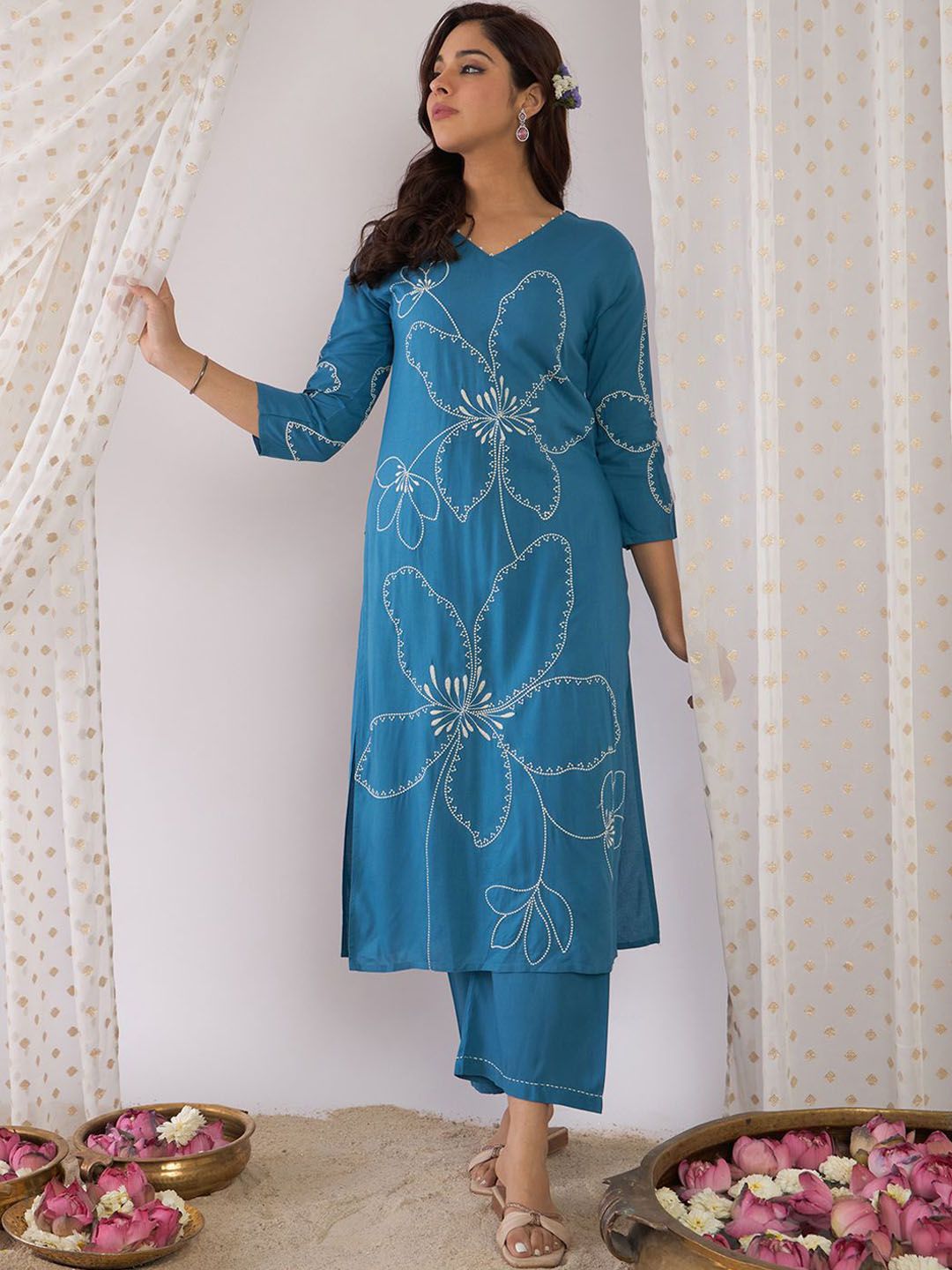 Indyancart IE Floral Embroidered V-Neck Thread Work Straight Kurta With Trousers