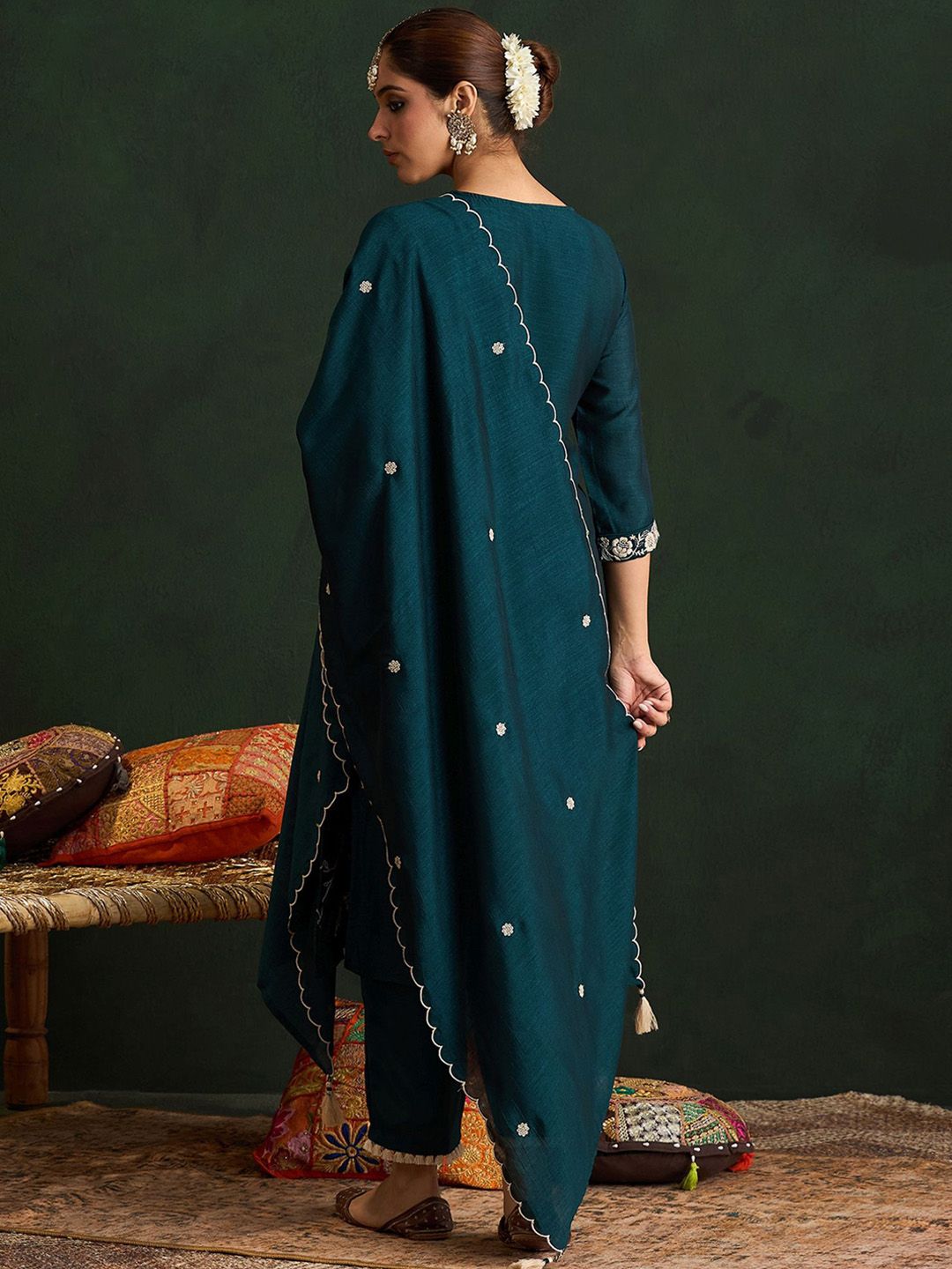 Indyancart IE Women Floral Embroidered Regular Thread Work Kurta with Trousers & With Dupatta