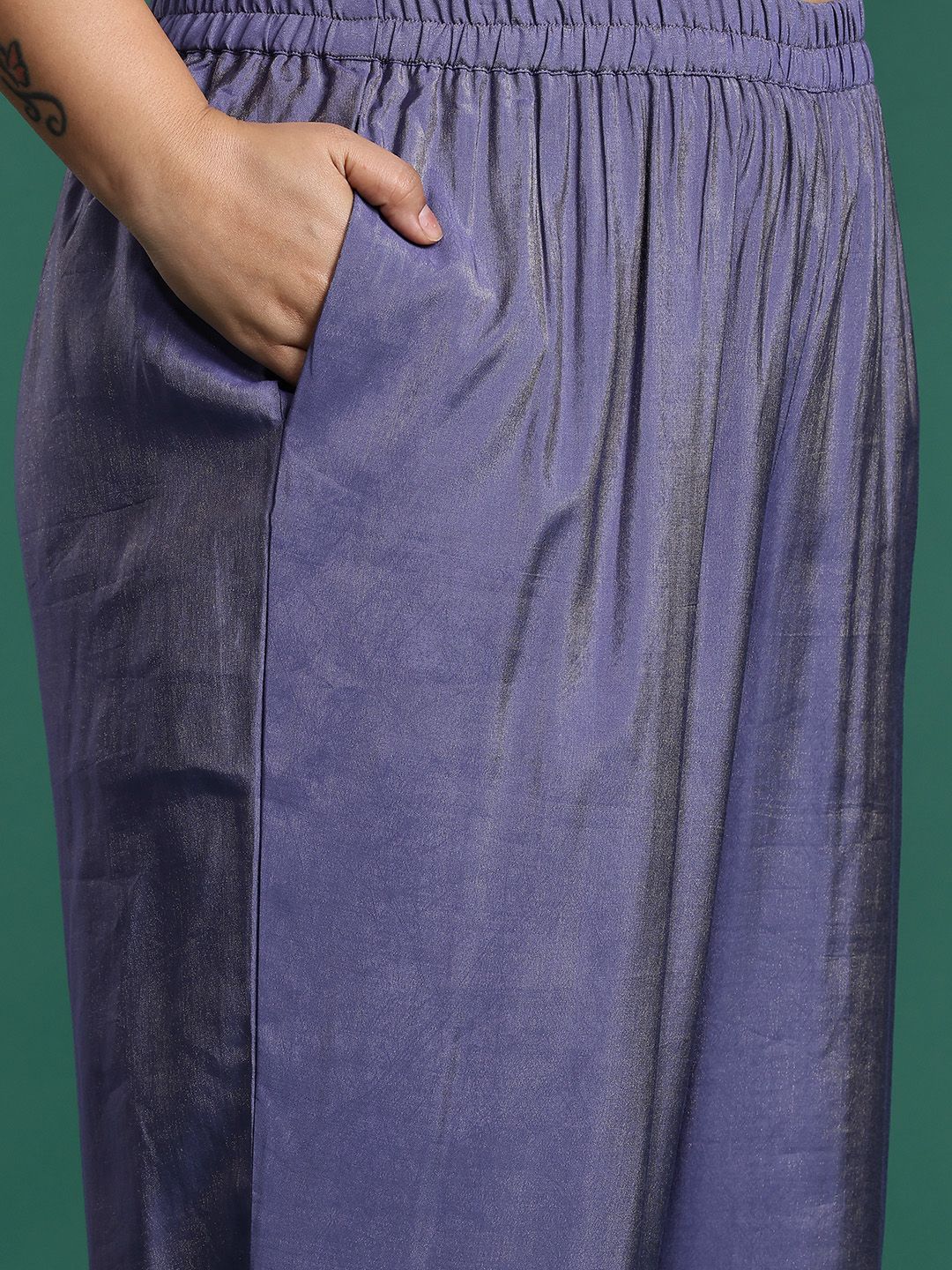 Indyancart IE Plus Size Ethnic Motifs Embroidered Sequinned Liva Kurta Set