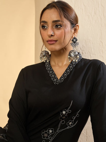 Floral Embroidered Thread Work V Neck Kurta With Trousers