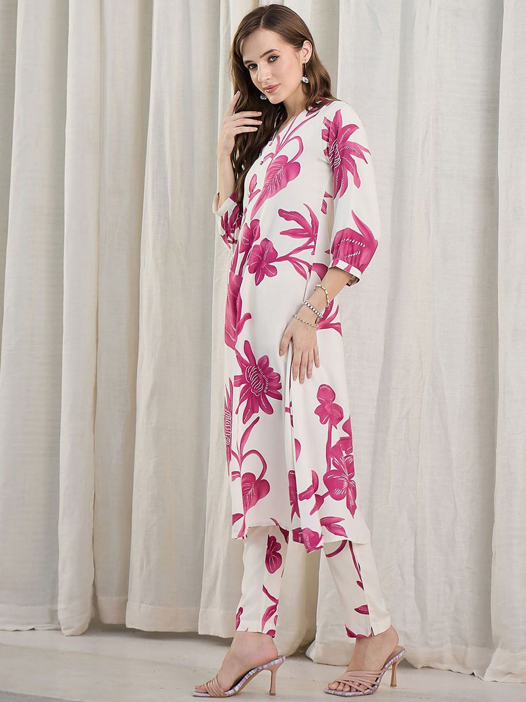 Indyancart IE Floral Printed V-Neck Tunic & Trousers