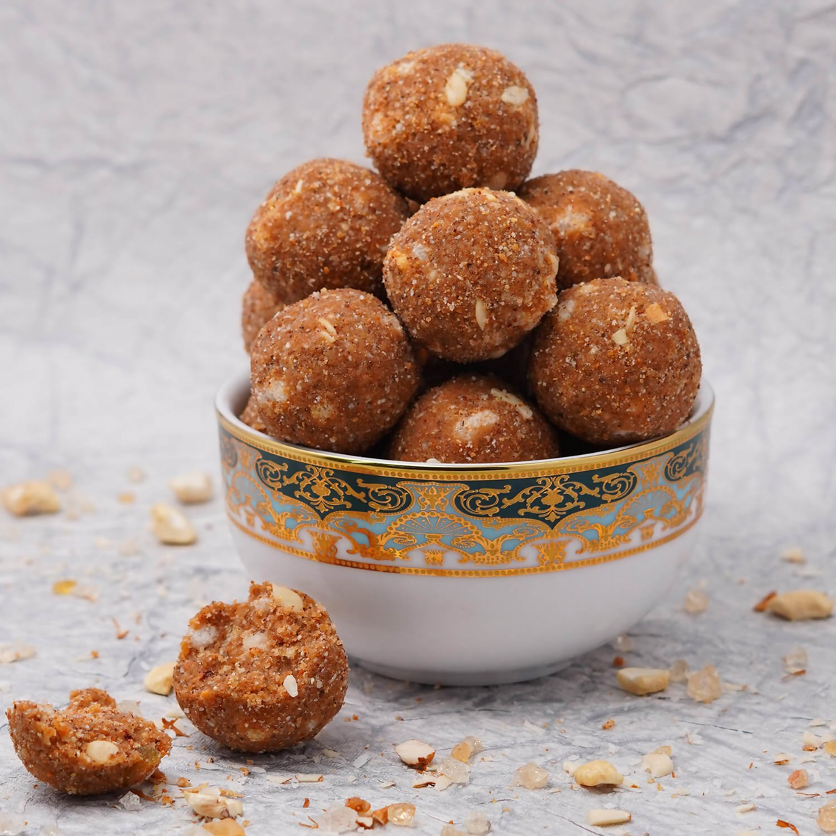 Patilkaki Dink Ladoo