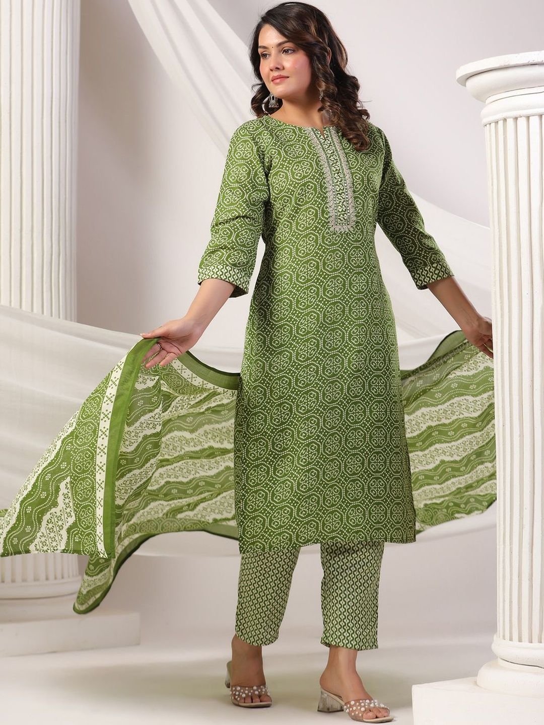 Women Printed Thread Work Pure Cotton Kurta with Trousers & Dupatta