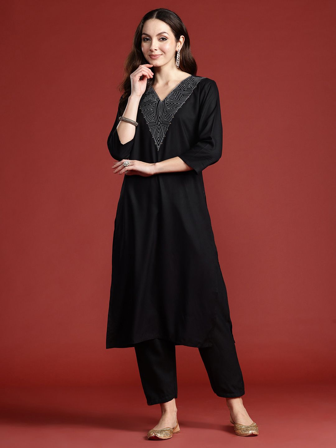 Dhiyona IE Solid Pure Cotton Kurta with Geometric Thread Work