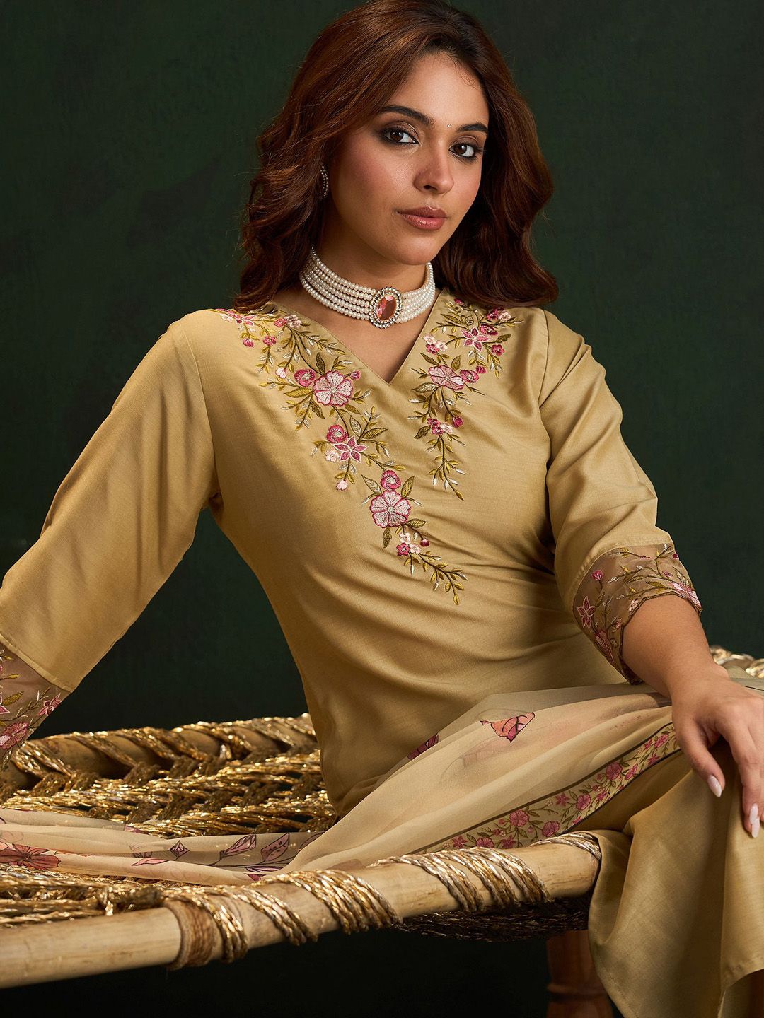 Indyancart IE Women Floral Embroidered Regular Thread Work Kurta with Trousers & With Dupatta