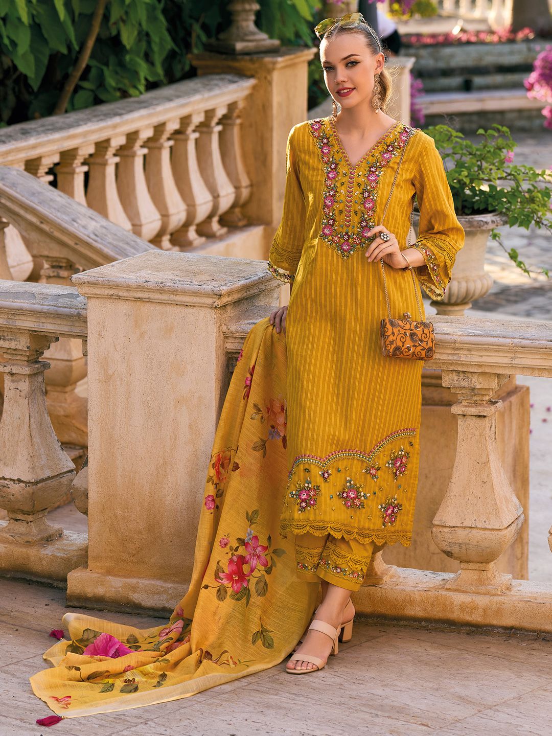 Floral Embroidered Regular Thread Work Pure Cotton Kurta with Trousers & Dupatta