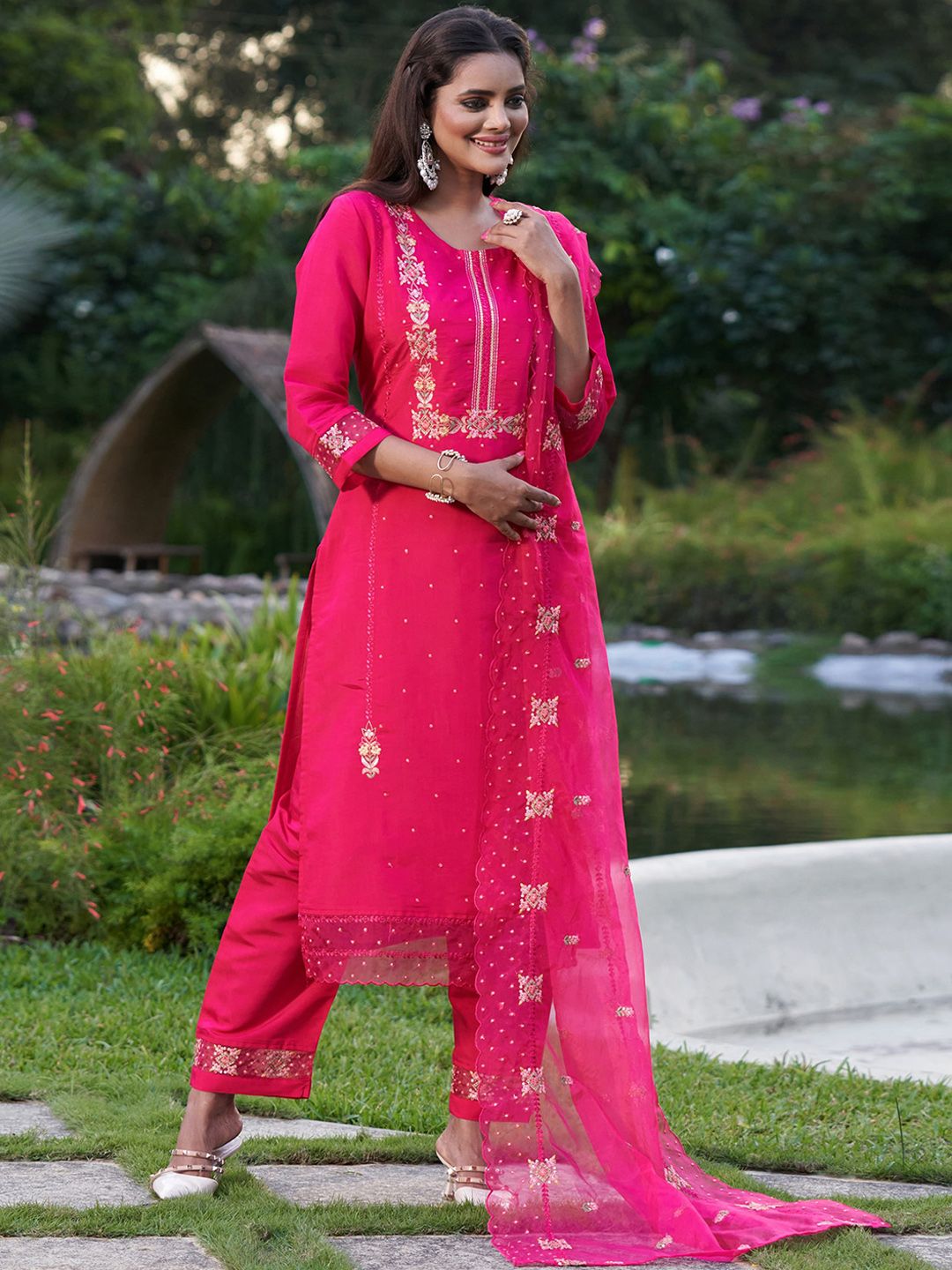 Indyancart IE Floral Embroidered Regular Thread Work Kurta With Trousers & Dupatta