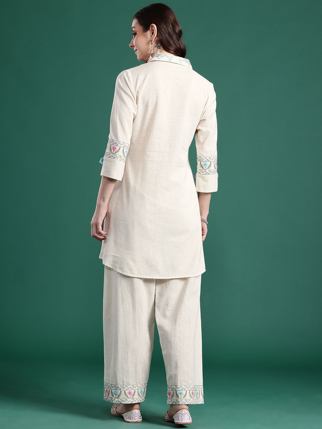 Indyancart IE Floral Embroidered Thread Work Kurti with Trousers