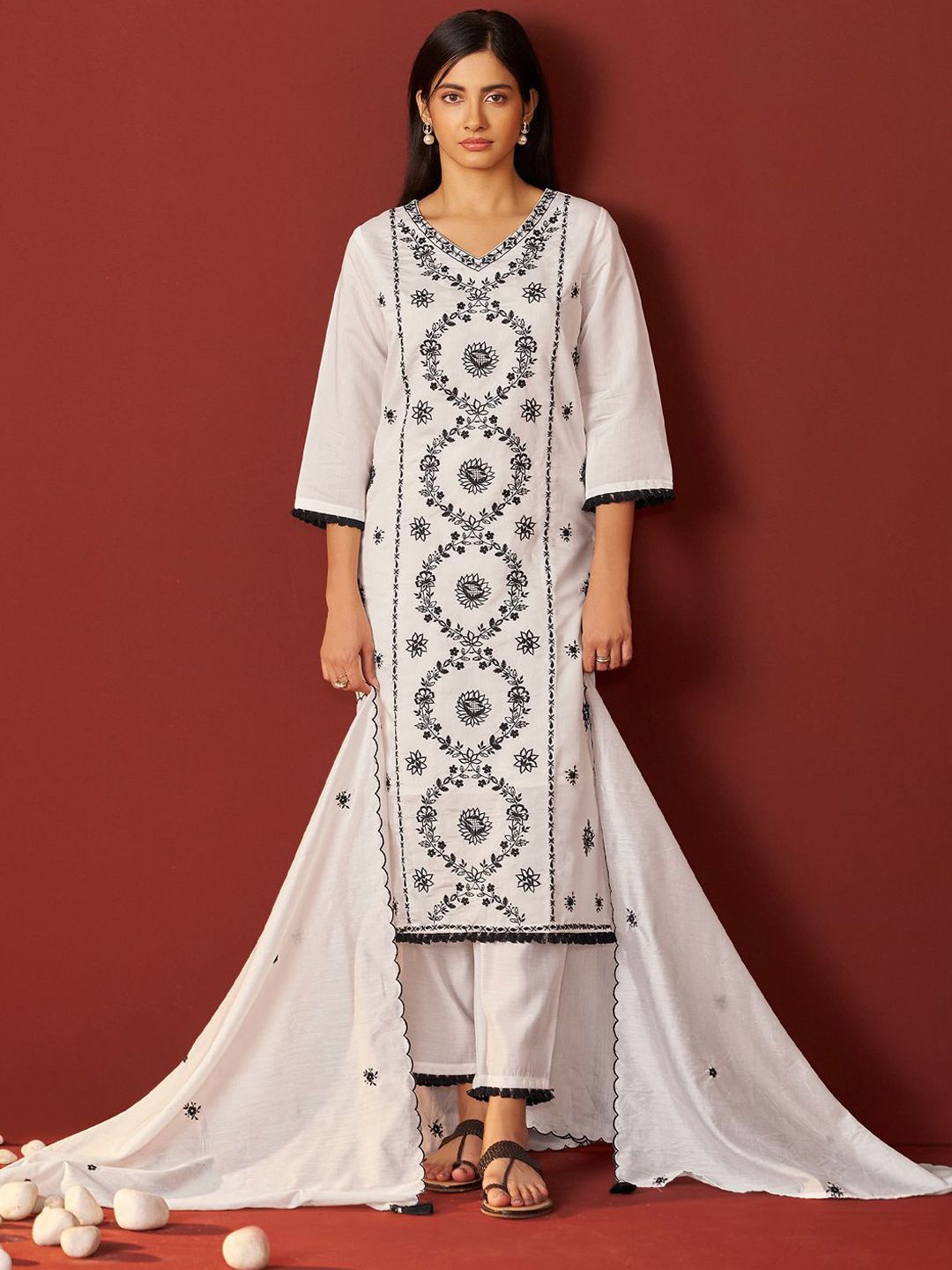 Ethnic Motifs Embroidered Thread Work Kurta with Trousers & Dupatta