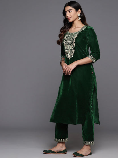 Indyancart VA Women'sWinter floral Zari Embroidered Velvet Kurta Set with Dupatta.