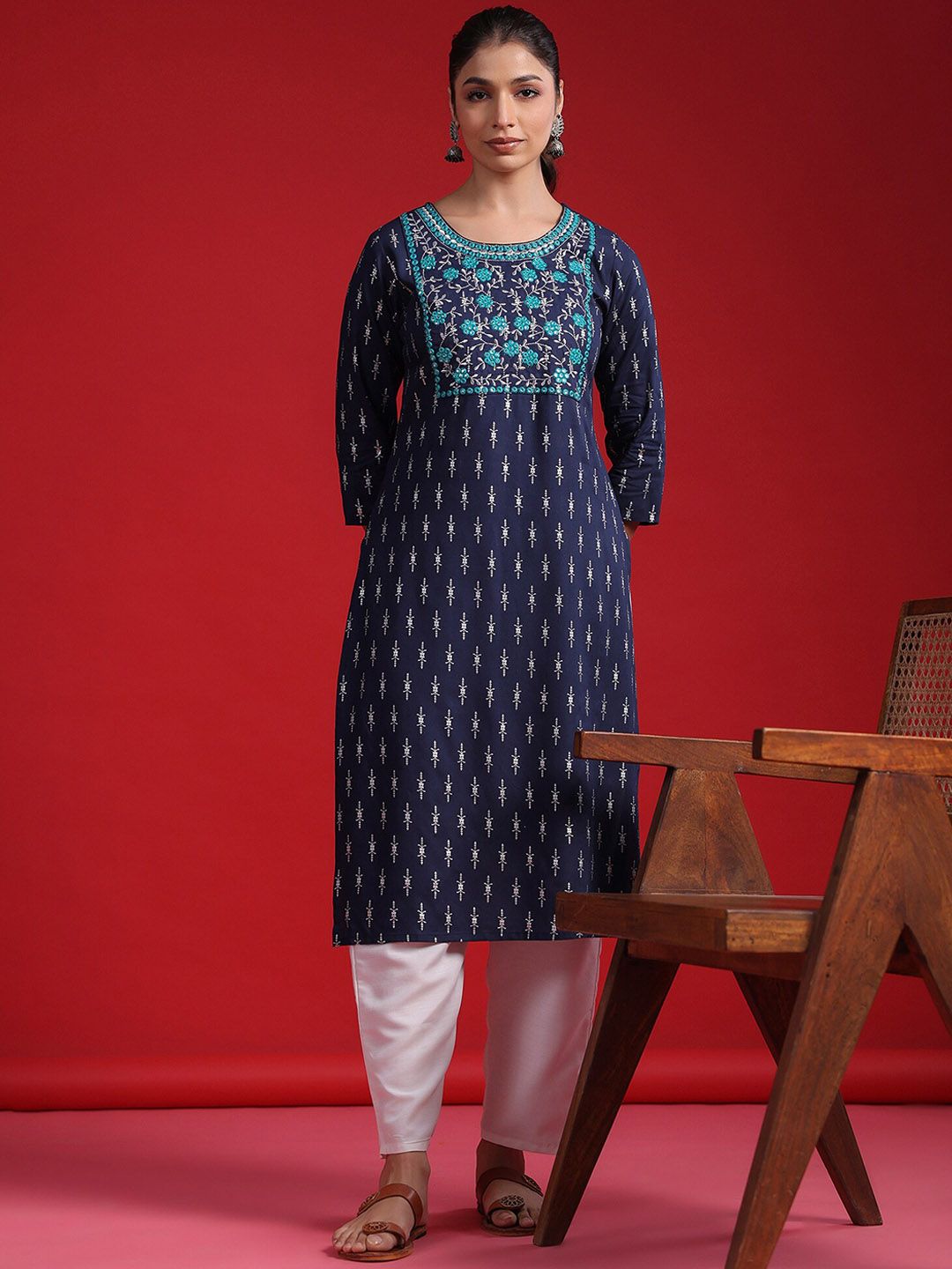 Indyancart IE Ethnic Motifs Round Neck Regular Mirror Work Straight Kurta Kurta