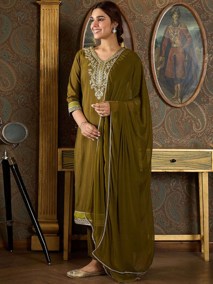 Dhiyona IE Floral Embroidered Thread Work V Neck Kurta With Trousers & Dupatta