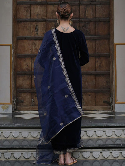 Indyancart IE Ethnic Motifs Embroidered Thread Work Velvet Kurta With Trousers & Dupatta
